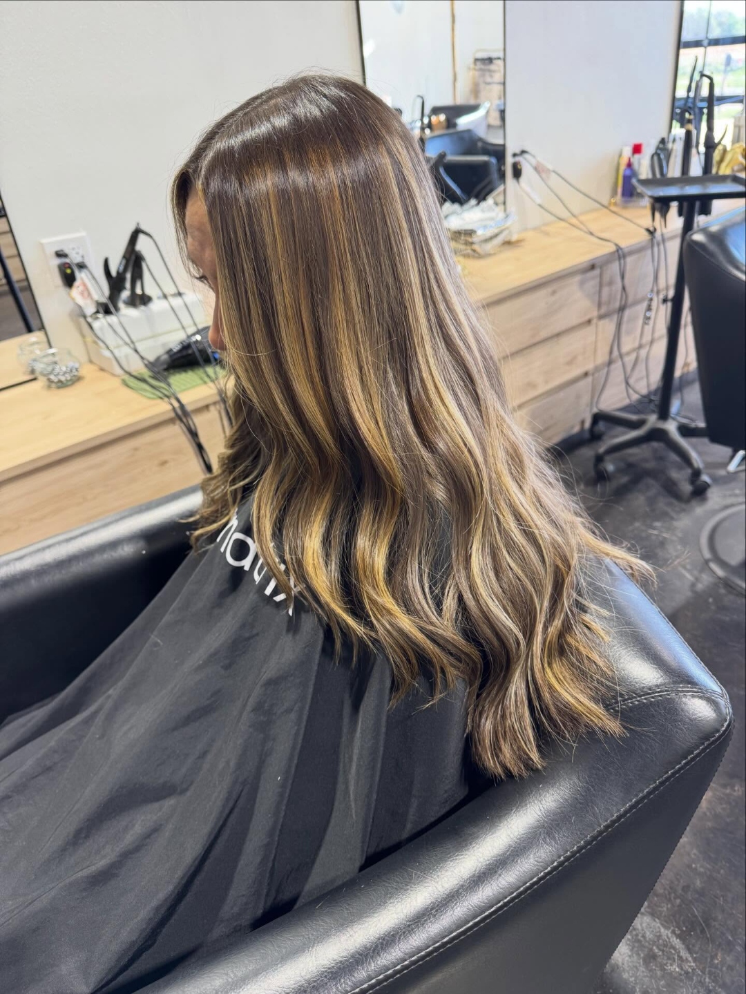 Bronde balayage with warm highlights and glossy waves
